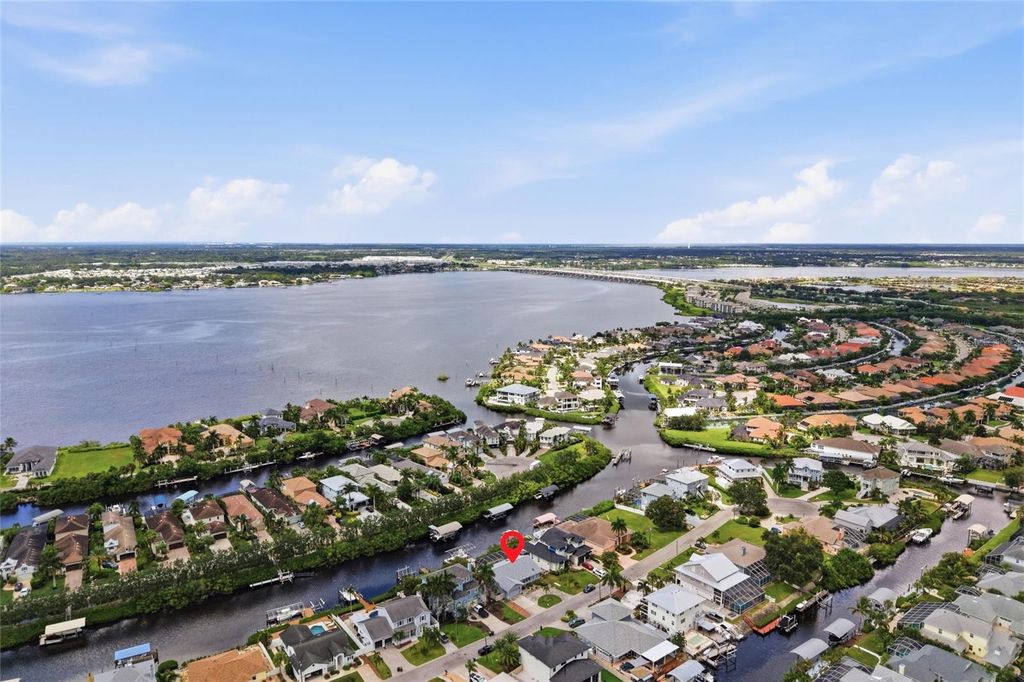 Image 64 of property listing at 4523 4TH AVENUE NE, Bradenton, FL 34208