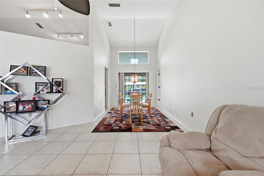 Image 8 of property listing at 4523 4TH AVENUE NE, Bradenton, FL 34208