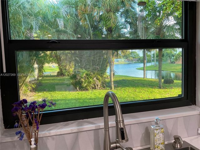 1502 NW 90th Way 1502, Pembroke Pines, FL 33024