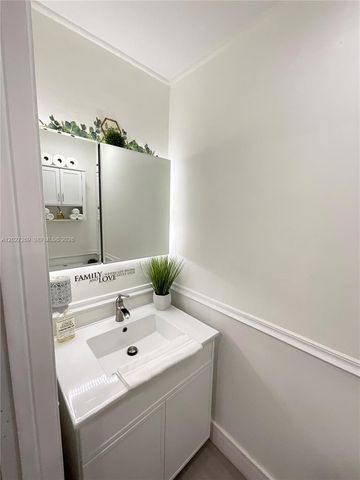 1502 NW 90th Way 1502, Pembroke Pines, FL 33024