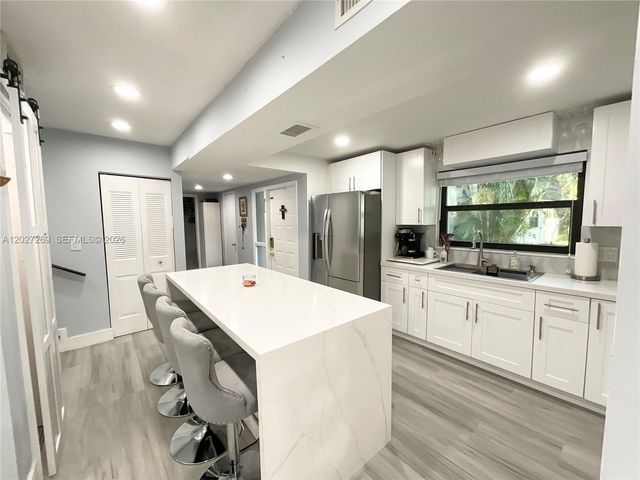 1502 NW 90th Way 1502, Pembroke Pines, FL 33024