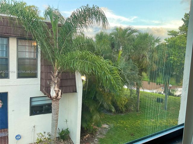 1502 NW 90th Way 1502, Pembroke Pines, FL 33024