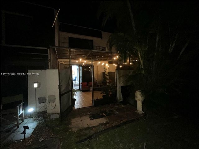 1502 NW 90th Way 1502, Pembroke Pines, FL 33024