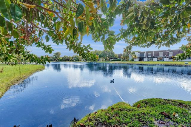 1502 NW 90th Way 1502, Pembroke Pines, FL 33024