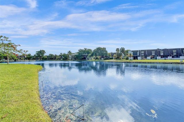 1502 NW 90th Way 1502, Pembroke Pines, FL 33024