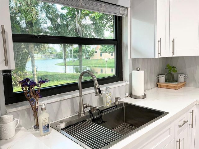 1502 NW 90th Way 1502, Pembroke Pines, FL 33024