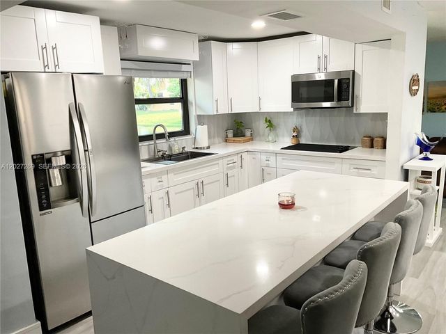 1502 NW 90th Way 1502, Pembroke Pines, FL 33024