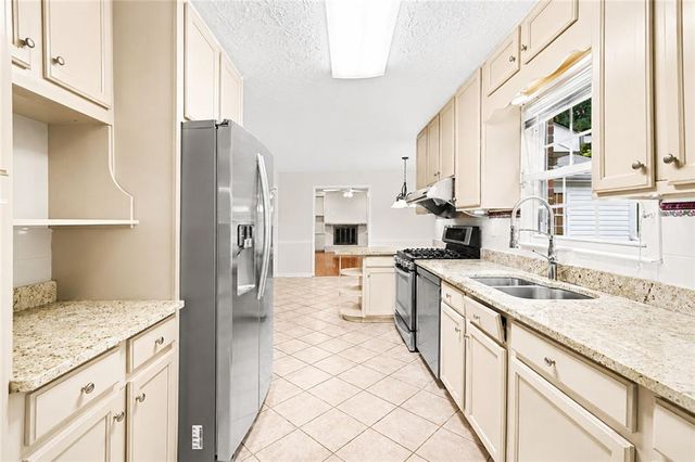 1683 Oak Ridge Circle SW, Stone Mountain, GA 30087