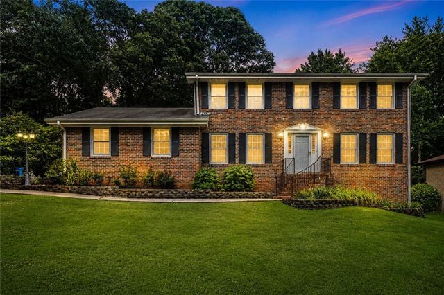 1683 Oak Ridge Circle SW, Stone Mountain, GA 30087