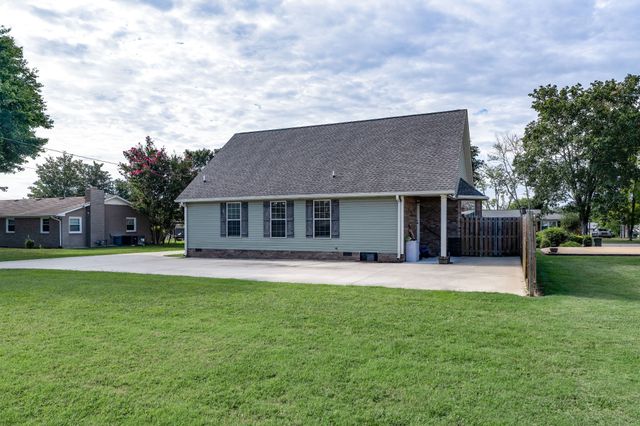 602 7th St, Lawrenceburg, TN 38464