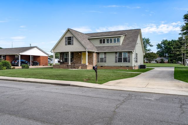 602 7th St, Lawrenceburg, TN 38464