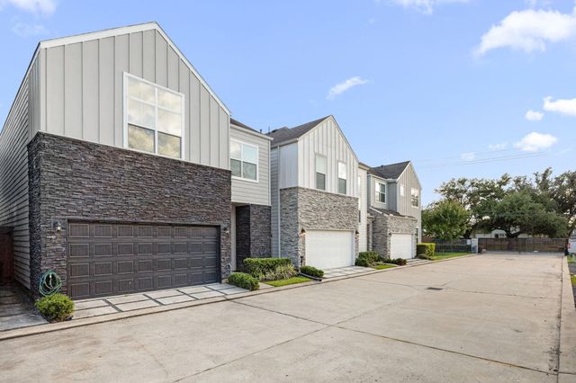 8817 Hollister Pine Court, Houston, TX 77080