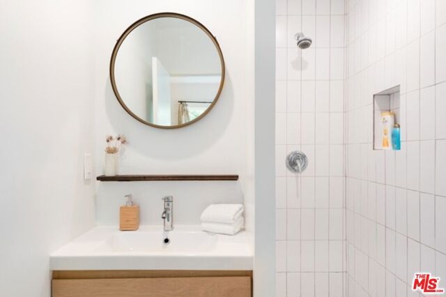 1933 KENT Street, Los Angeles, CA 90026