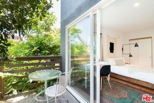 1933 KENT Street, Los Angeles, CA 90026