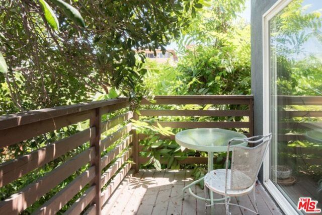 1933 KENT Street, Los Angeles, CA 90026