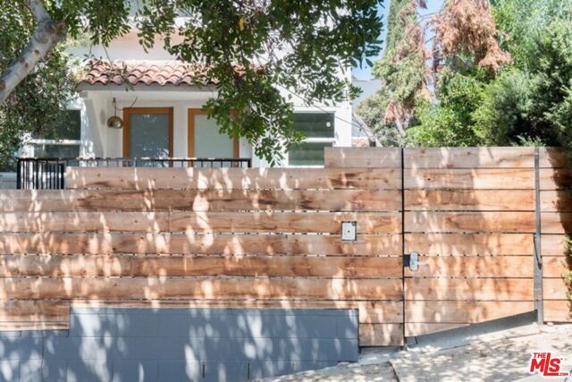 1933 KENT Street, Los Angeles, CA 90026