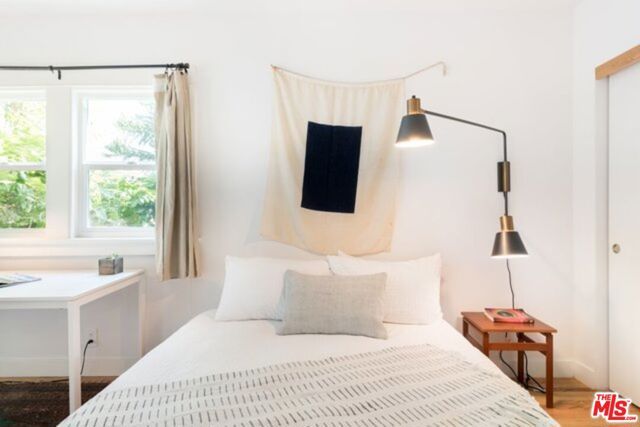 1933 KENT Street, Los Angeles, CA 90026