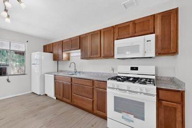 705 Palomas Drive SE, Albuquerque, NM 87108
