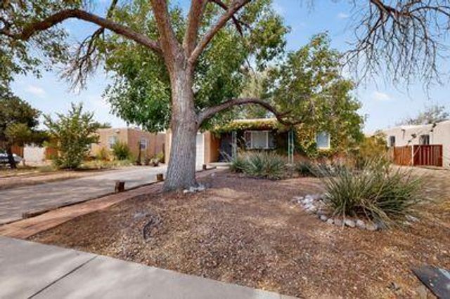 705 Palomas Drive SE, Albuquerque, NM 87108
