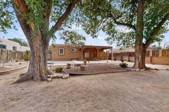 705 Palomas Drive SE, Albuquerque, NM 87108