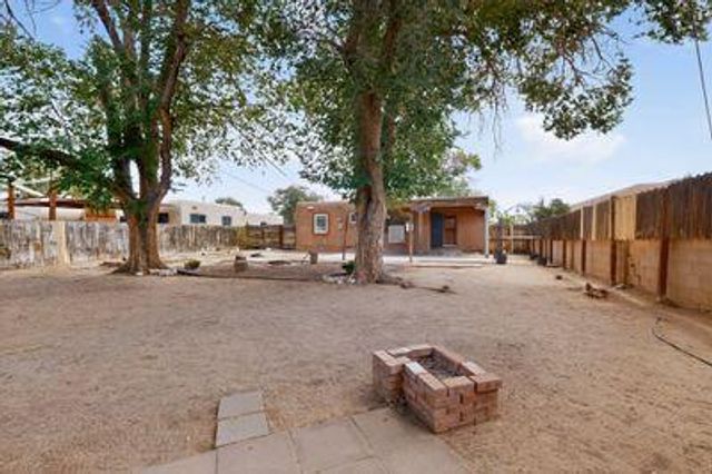 705 Palomas Drive SE, Albuquerque, NM 87108