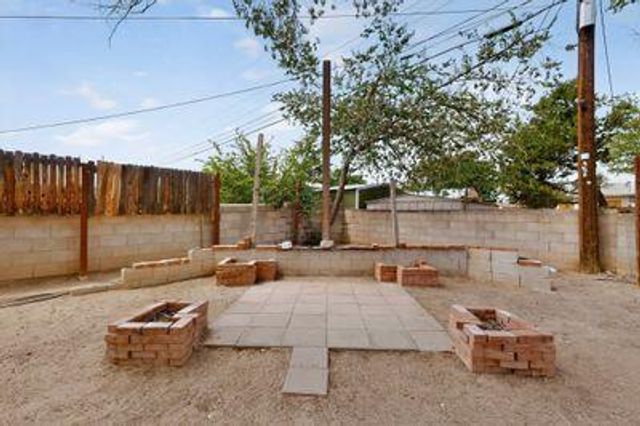 705 Palomas Drive SE, Albuquerque, NM 87108