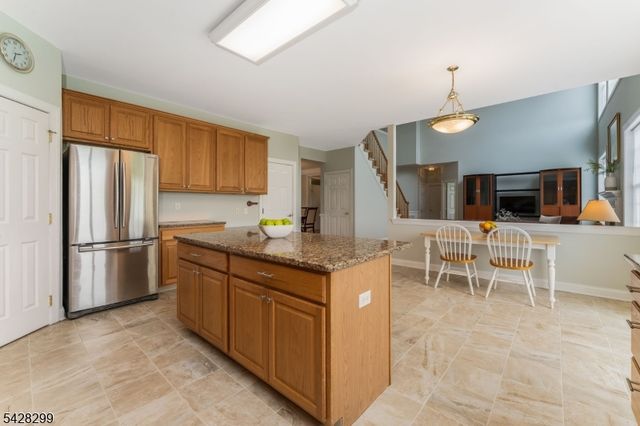 87 Crestview Dr, Clinton Twp., NJ 08809
