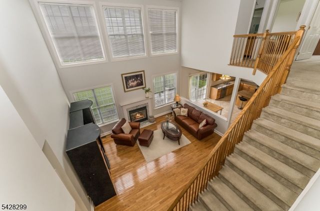 87 Crestview Dr, Clinton Twp., NJ 08809