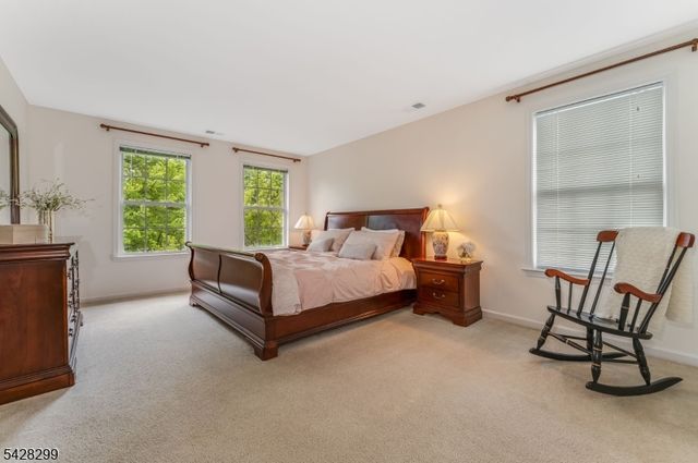 87 Crestview Dr, Clinton Twp., NJ 08809