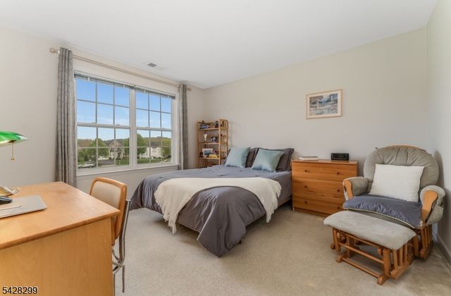 87 Crestview Dr, Clinton Twp., NJ 08809