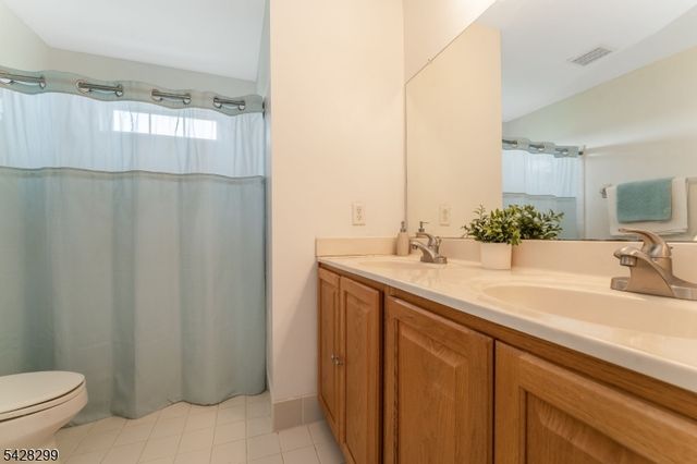 87 Crestview Dr, Clinton Twp., NJ 08809