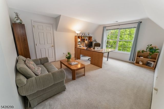 87 Crestview Dr, Clinton Twp., NJ 08809