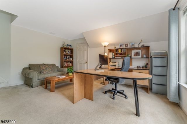 87 Crestview Dr, Clinton Twp., NJ 08809