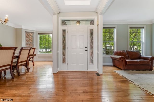 87 Crestview Dr, Clinton Twp., NJ 08809