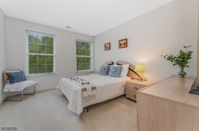 87 Crestview Dr, Clinton Twp., NJ 08809