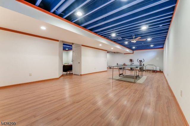 87 Crestview Dr, Clinton Twp., NJ 08809