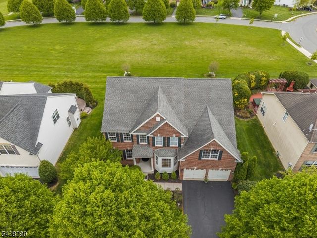 87 Crestview Dr, Clinton Twp., NJ 08809