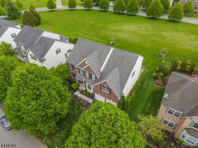 87 Crestview Dr, Clinton Twp., NJ 08809
