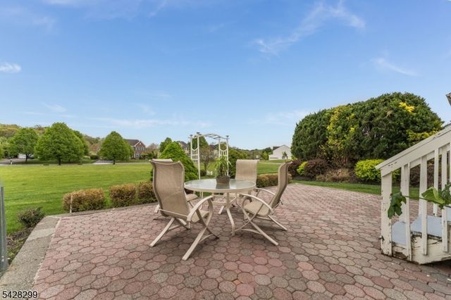 87 Crestview Dr, Clinton Twp., NJ 08809