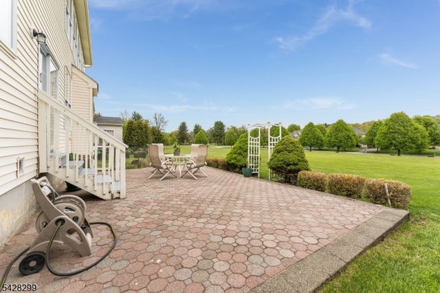 87 Crestview Dr, Clinton Twp., NJ 08809