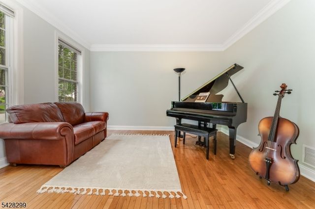 87 Crestview Dr, Clinton Twp., NJ 08809