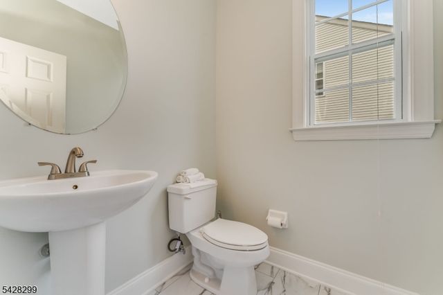 87 Crestview Dr, Clinton Twp., NJ 08809