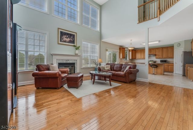 87 Crestview Dr, Clinton Twp., NJ 08809