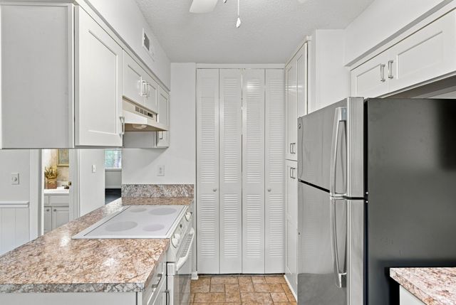 5510 Country Dr Apt 94, Nashville, TN 37211