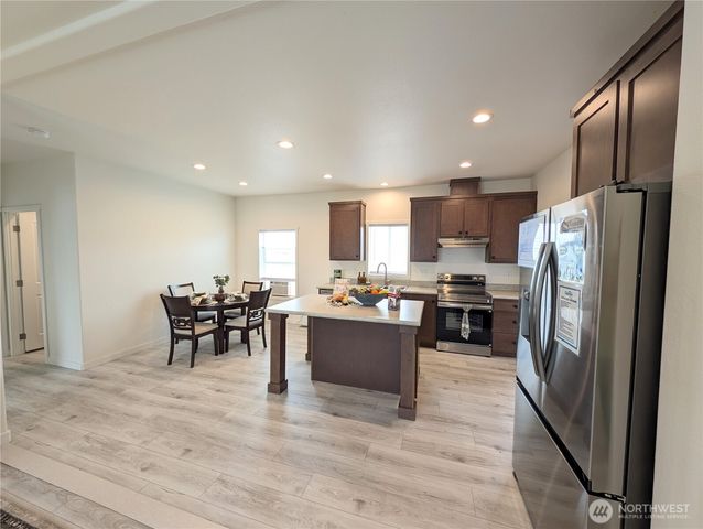 902 97th Street E, Tacoma, WA 98445