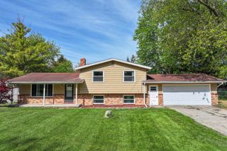 6058 Meadowwood Lane, Grand Blanc, MI 48439