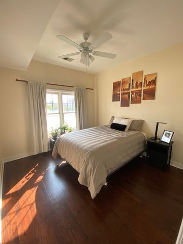 811 W Superior Street 4, Chicago, IL 60642