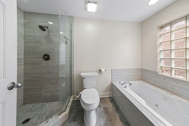 811 W Superior Street 4, Chicago, IL 60642