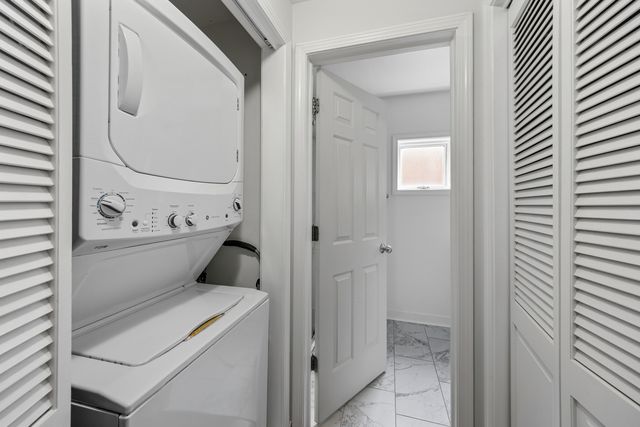 811 W Superior Street 4, Chicago, IL 60642