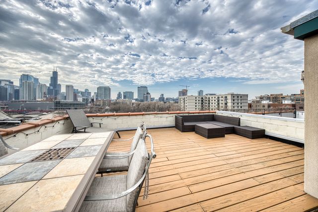 811 W Superior Street 4, Chicago, IL 60642